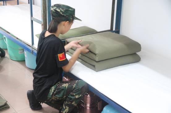 孩子在参加军事夏令营时如何保证自身安全？